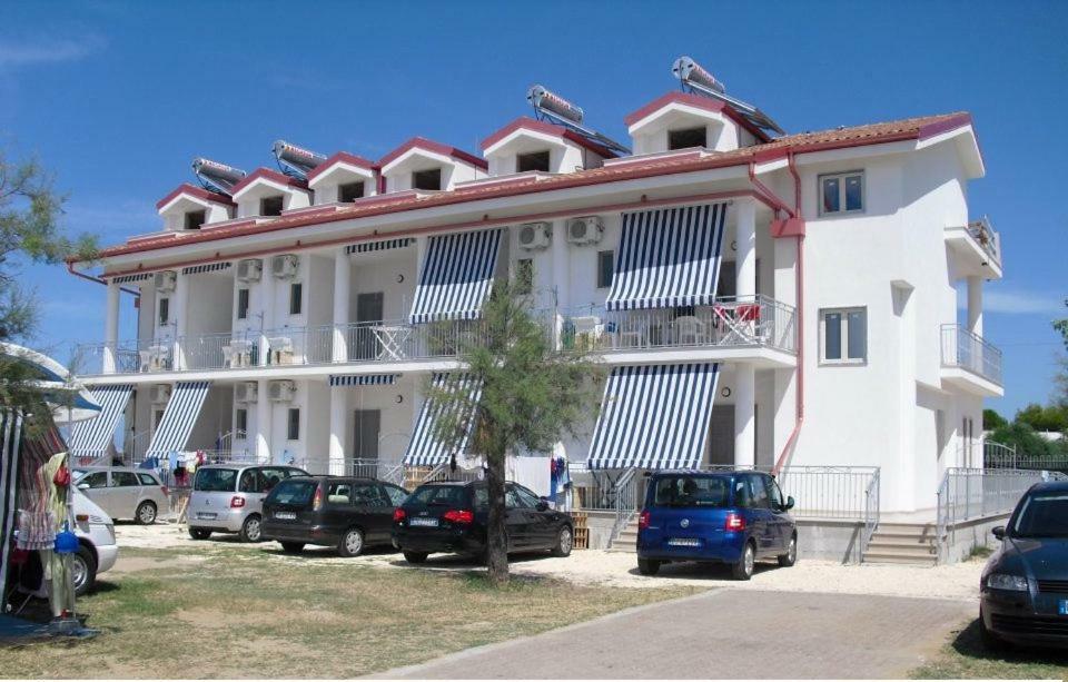 Centro Turistico La Perla Del Gargano Hotel Foce Varano Exterior foto